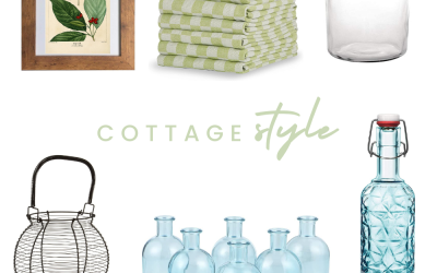 Oggettistica stile Cottage: bottiglie azzurre e cestino portauova